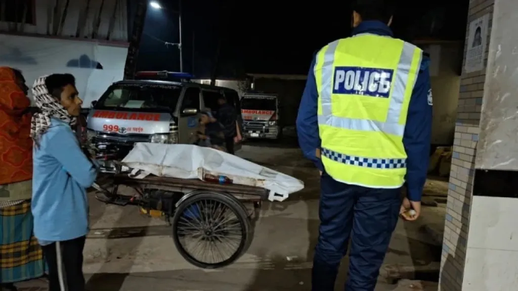 বরিশাল যাচ্ছিল ঈগল পরিবহন: ভ্যান বাঁচাতে গিয়ে গাছের সঙ্গে বাসের ধাক্কা, নিহত ২